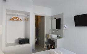 Livin Santorini - Center Rooms